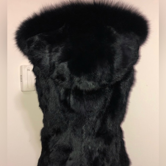 Reversible Fur Hooded Vest - Picture 7 of 9
